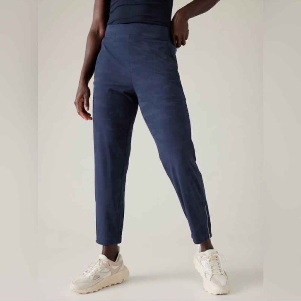 Athleta Brooklyn Heights Navy Blue Camo Jogger Pants 16